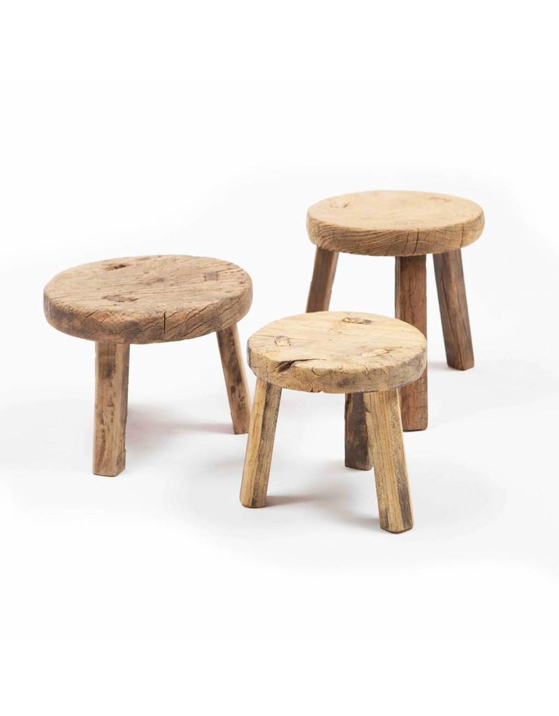 Small round wooden stool - Authentic old wooden stools en benches.