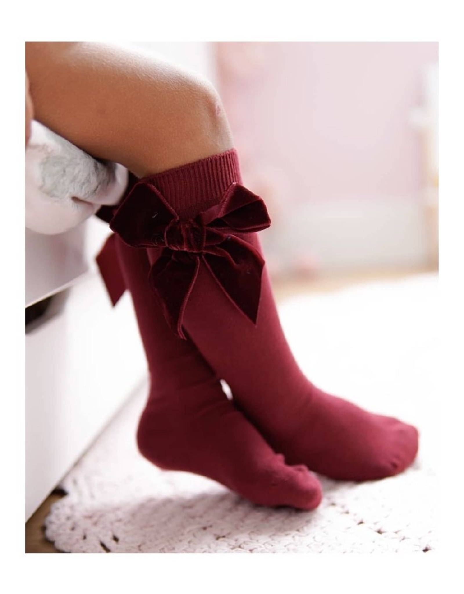 CONDOR Garnet Velvet Bow Socks
