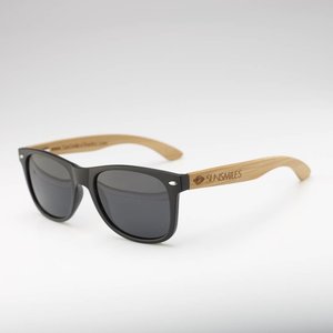 Bambussonnenbrille mit schwarzer Rahmen