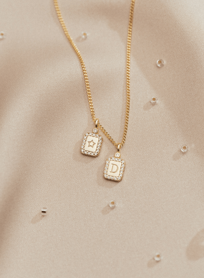 Tiny Pavé Initial Tag Ketting