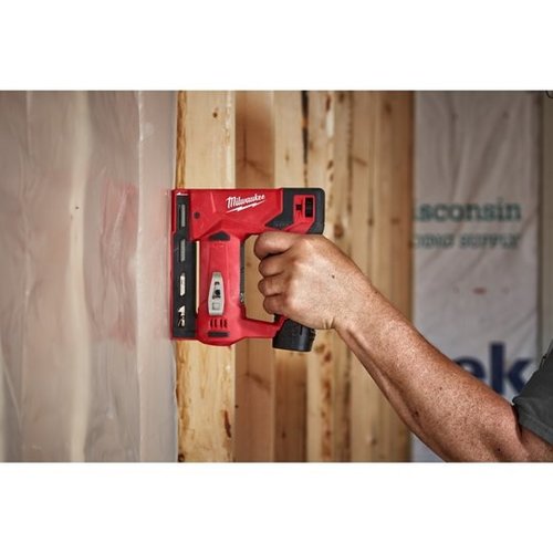 Milwaukee M12 TACKER MET KOOLBORSTELS