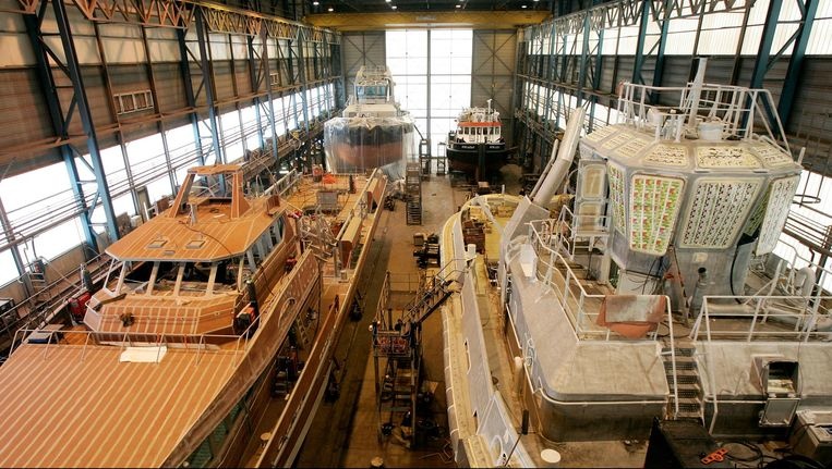 Kitten en lijmen voor in de scheepsbouw