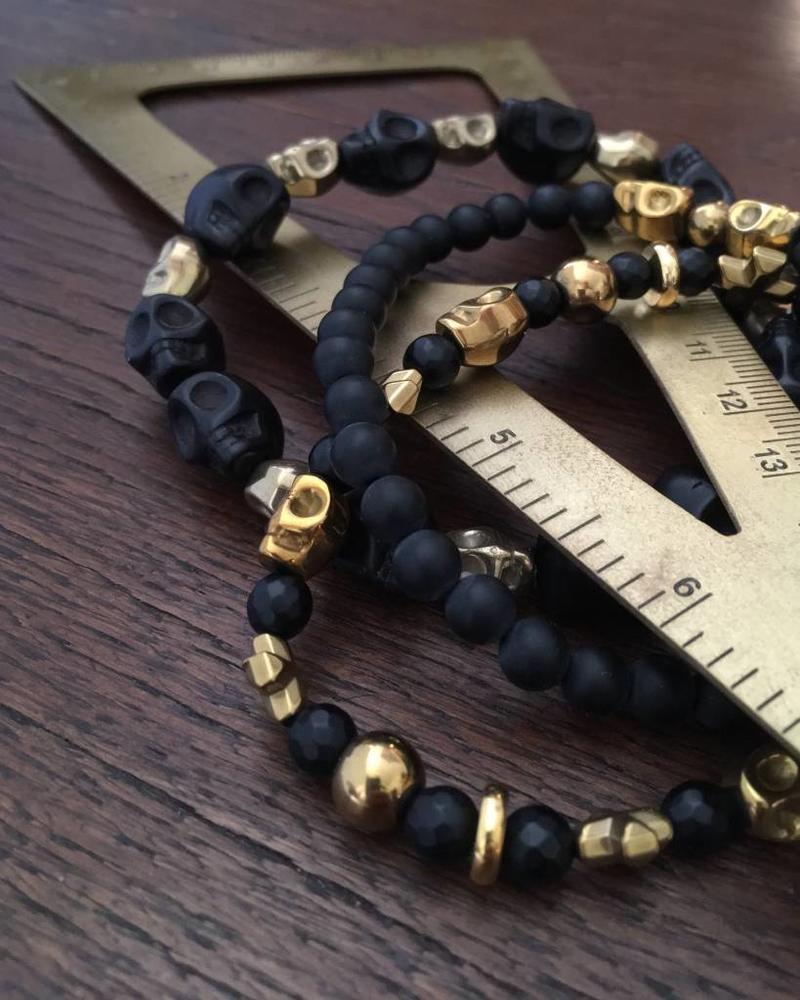 Onyx  | matt - schwarz |  6 mm  | Skulls - vergoldet