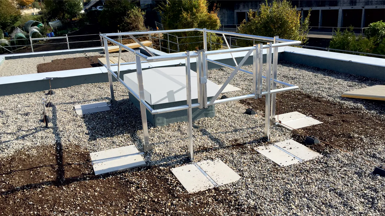 Wellhöfer Sicherheitsgeländer für FlachdachAusstieg