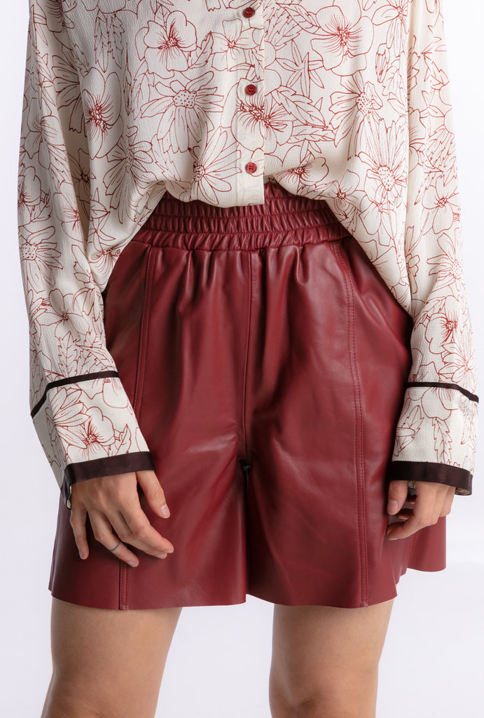 Gestuz Lilja leather shorts - Red rhubarb