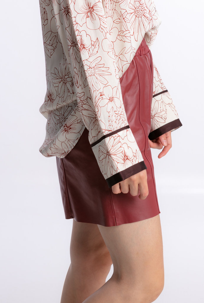 Gestuz Lilja leather shorts - Red rhubarb