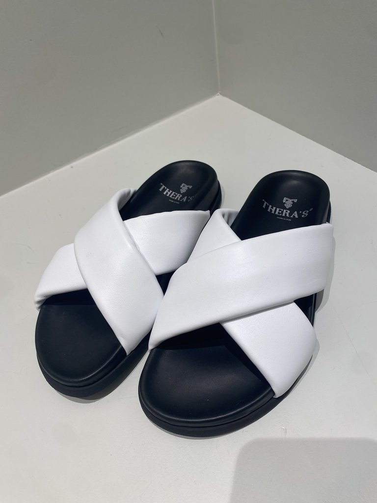 Thera's Chunky cross sandal - White