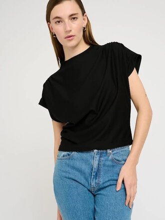 Gestuz Rifa Tee - Black