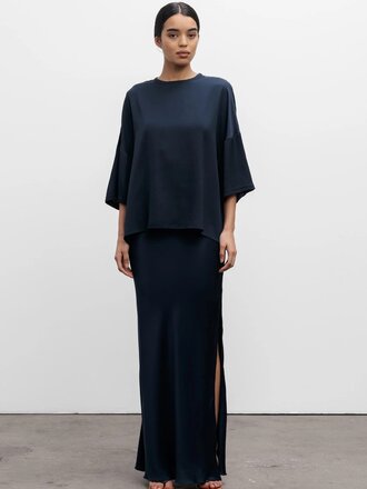 Ahlvar Gallery Thess Silk Tee - Midnight Blue