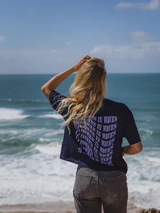 LN Knits It Comes In Waves' T-shirt - Night Blue