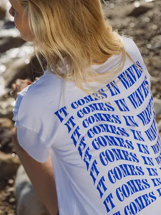 LN Knits It Comes In Waves T-shirt - White