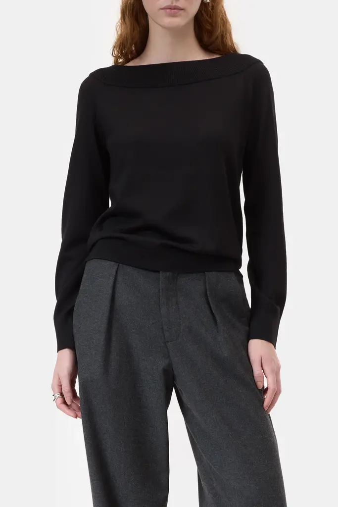 Closed Wide Neck Longsleeve - Black