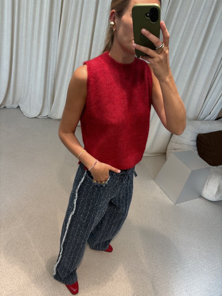 No Man's Land Knitted Vest - Red