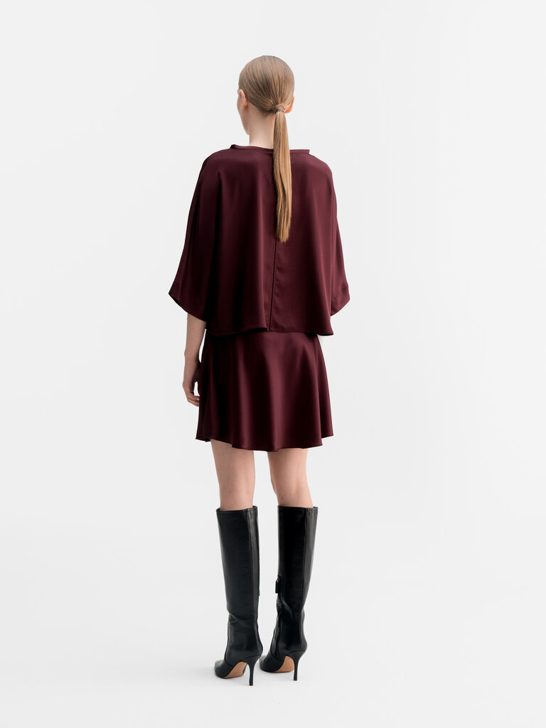 Ahlvar Gallery Hana Short Satin Skirt - Burgundy