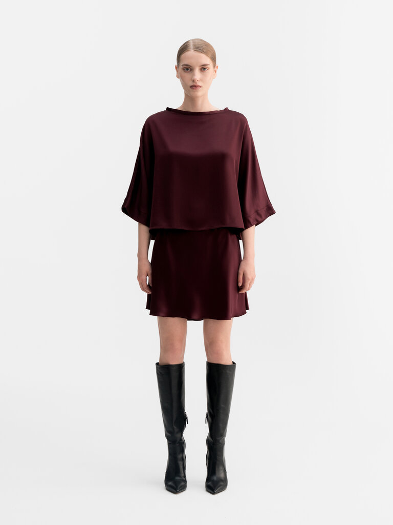 Ahlvar Gallery Hana Short Satin Skirt - Burgundy