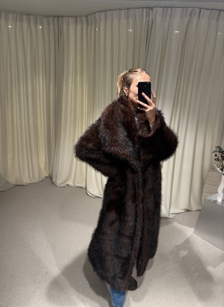 ONE and OTHER Kendale Fur Coat - Espresso