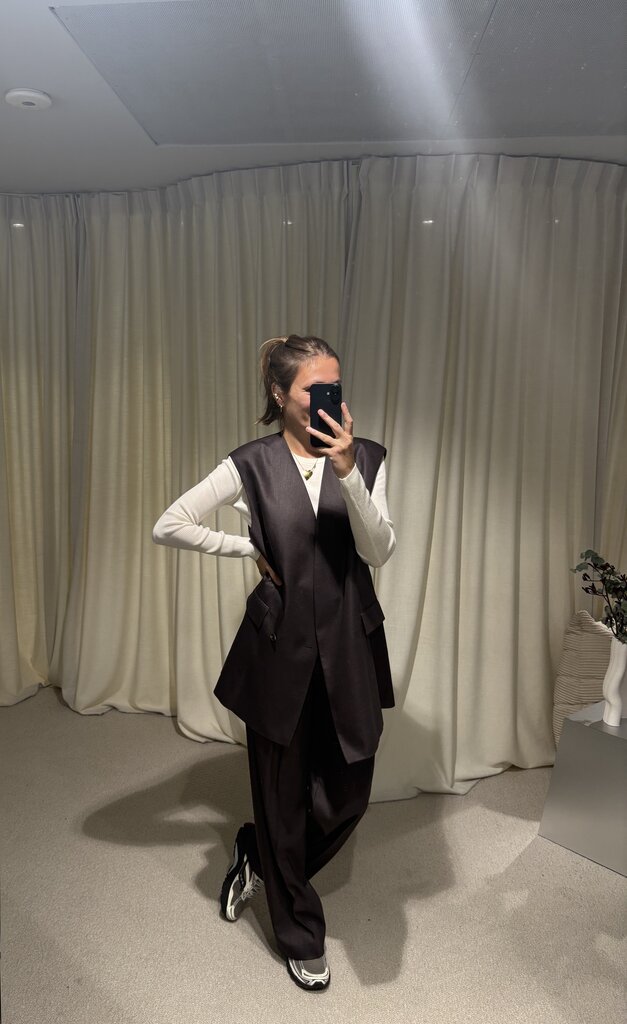 ONE and OTHER Truly Waistcoat - Chocolate