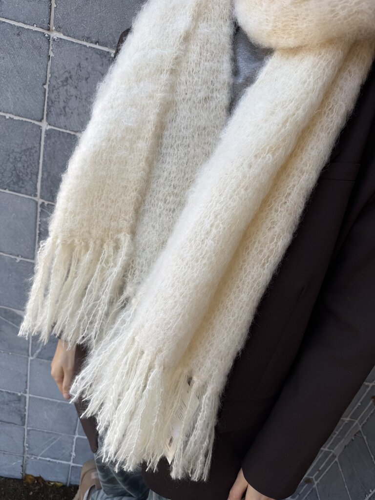 Hinterveld Snuggle Scarf - Shortbread