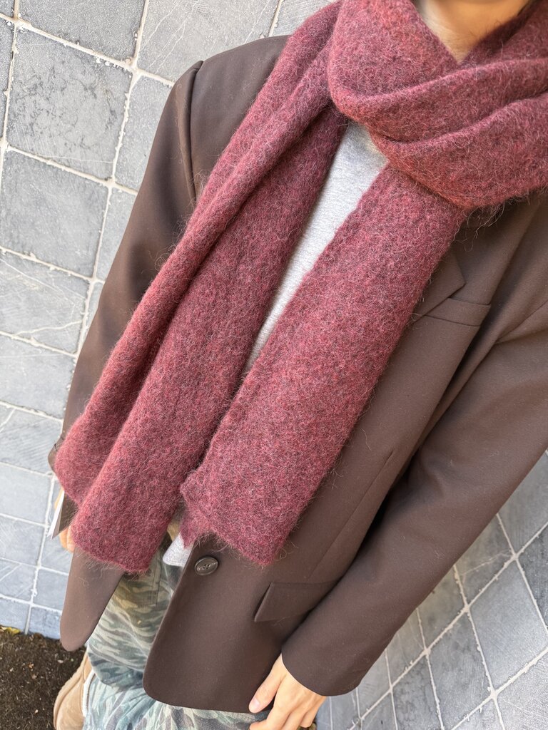 No Man's Land Knitted Scarf - Burgundy