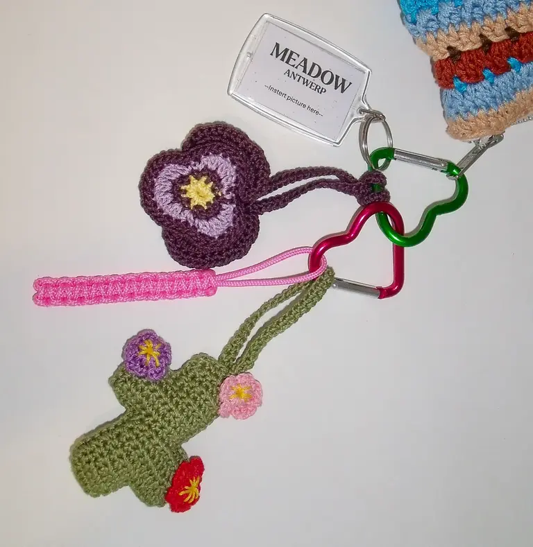 Meadow Bagcharm cactus/ violet