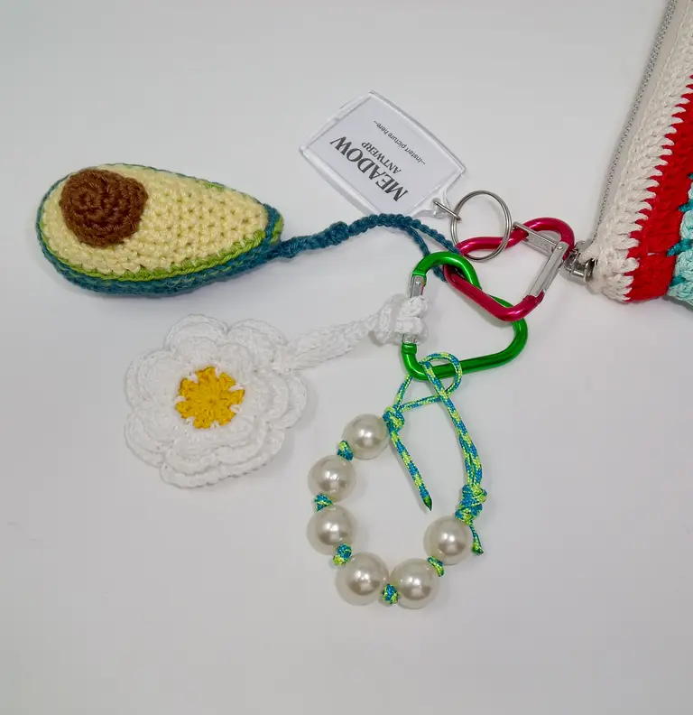 Meadow Bagcharm avocado/ daisy