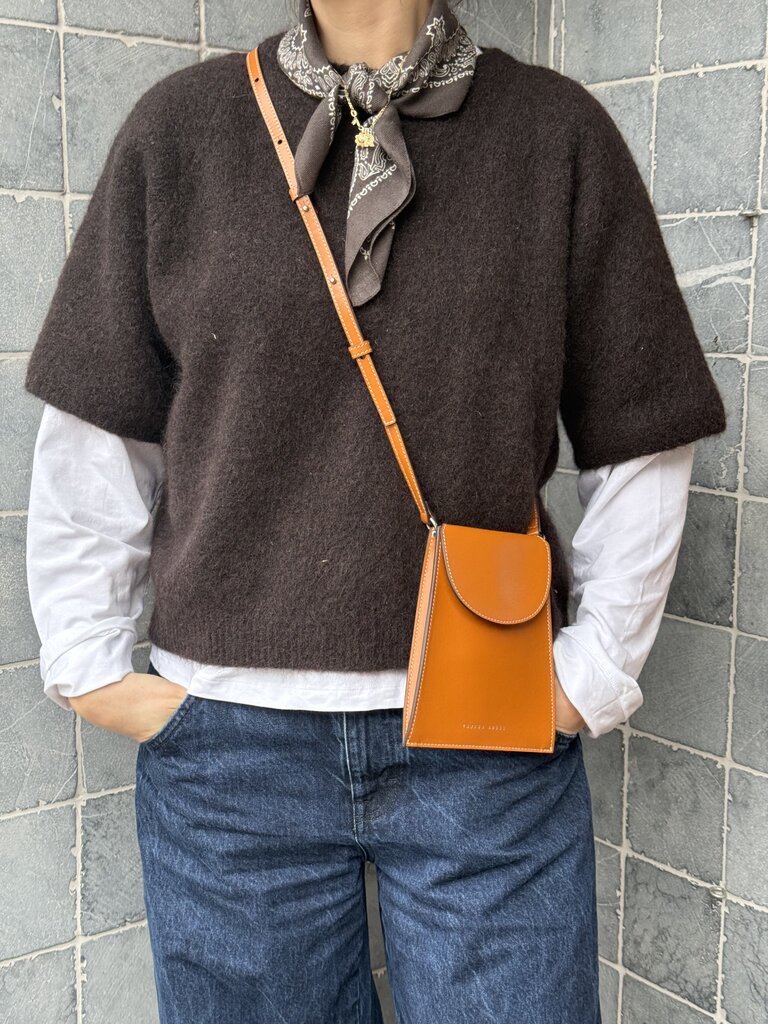 Zarina Rouge Billie Phone Pouch - Peanut Butter Patent