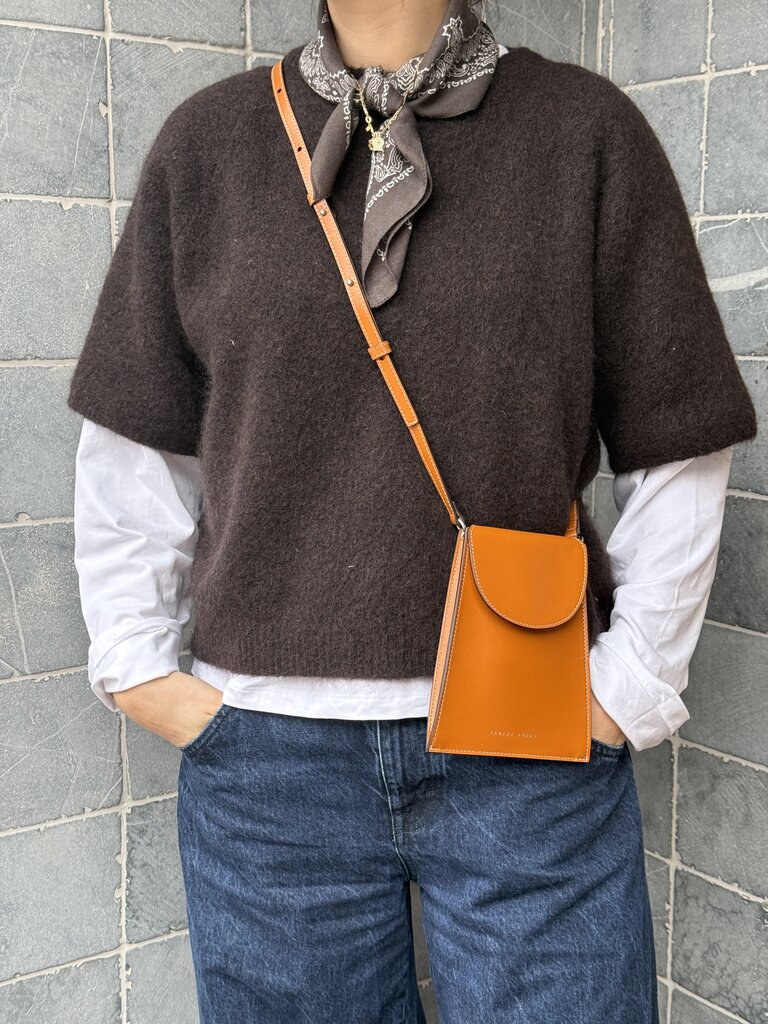 Zarina Rouge Billie Phone Pouch - Peanut Butter Patent