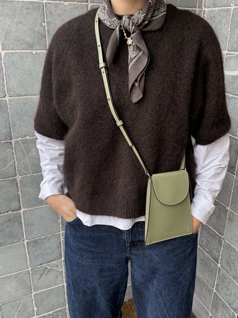 Zarina Rouge Billie Phone Pouch - Kiwi Patent