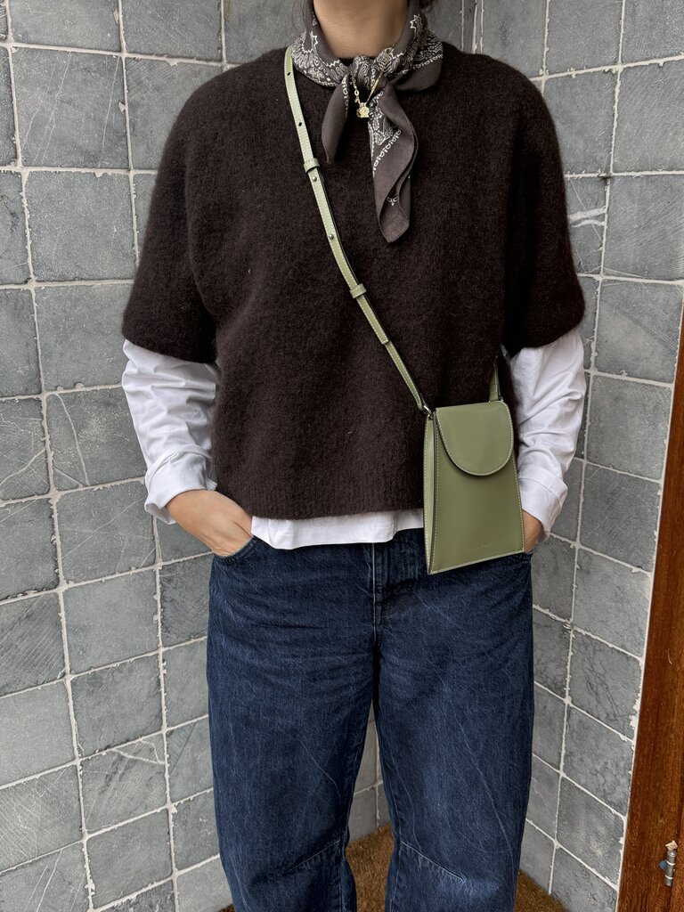 Zarina Rouge Billie Phone Pouch - Kiwi Patent