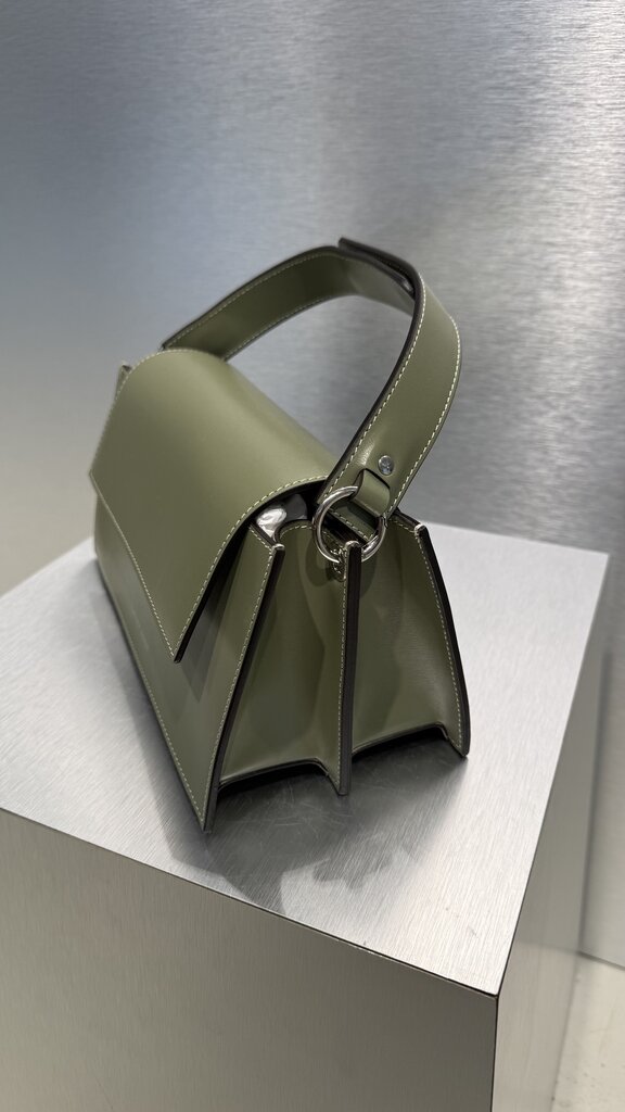 Zarina Rouge Leo Handbag - Kiwi Patent