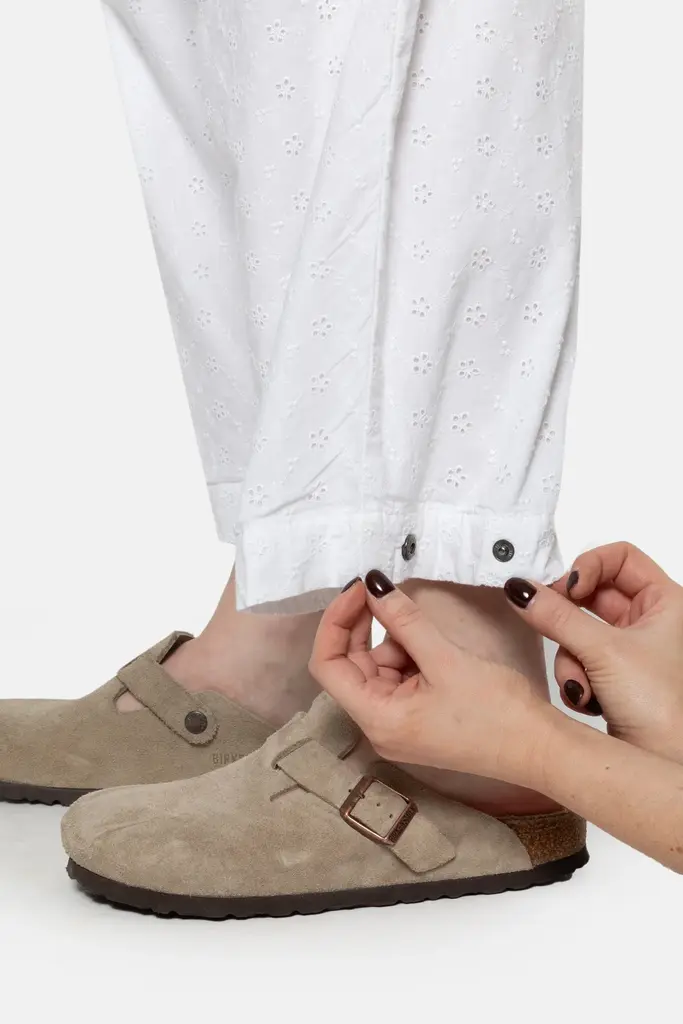 Âme Antwerp Miles Pants - White Flower Embroidery