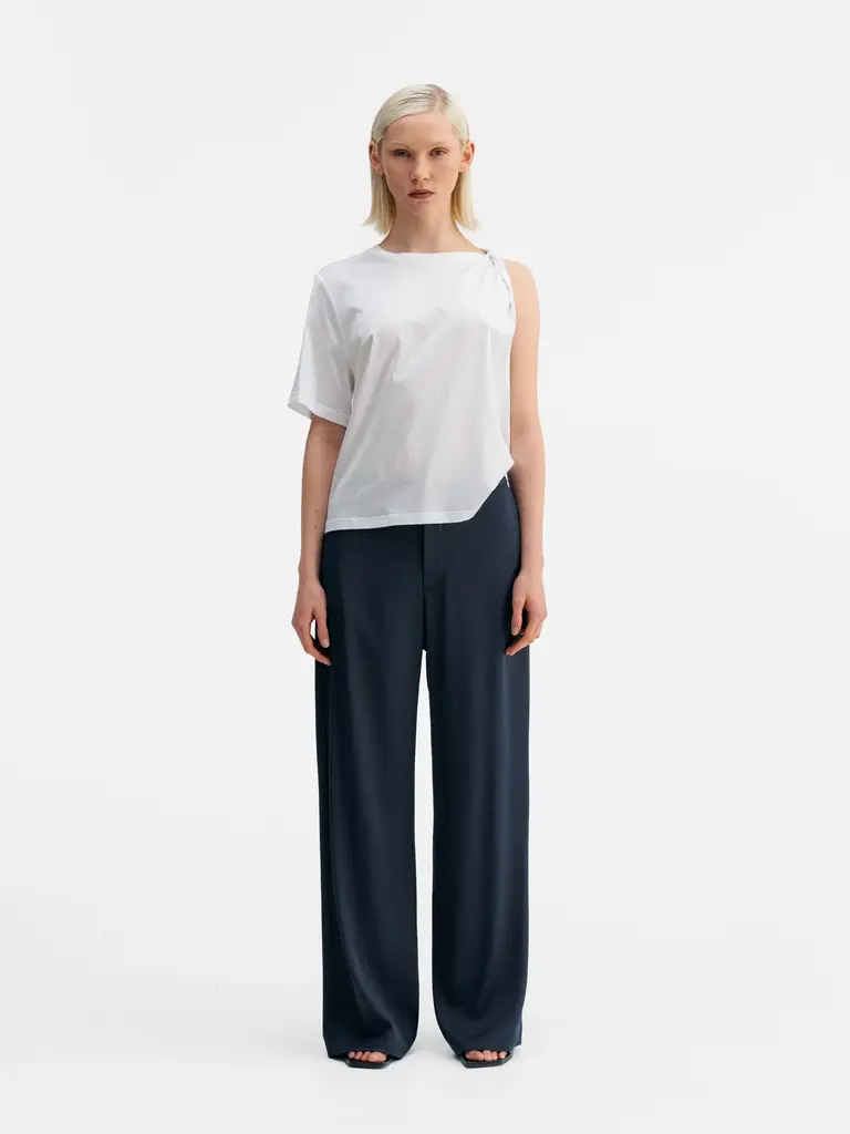 Ahlvar Gallery Oki Twisted Tee - White