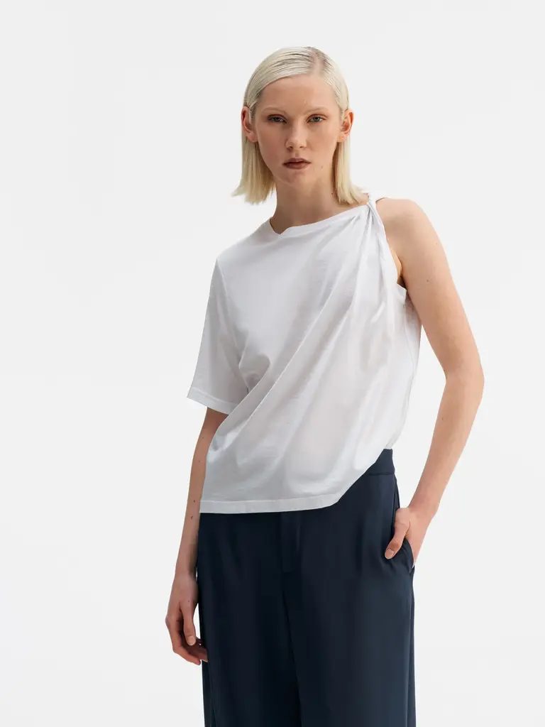 Ahlvar Gallery Oki Twisted Tee - White