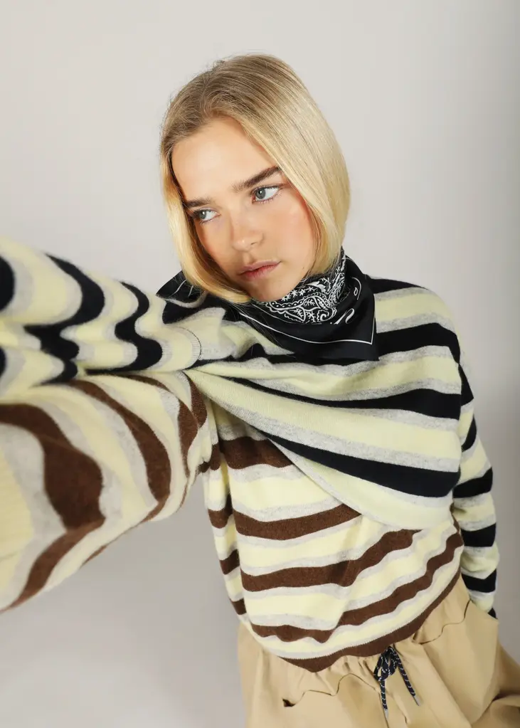 NOTED Alexi knit - Light grey/ yellow/ navy