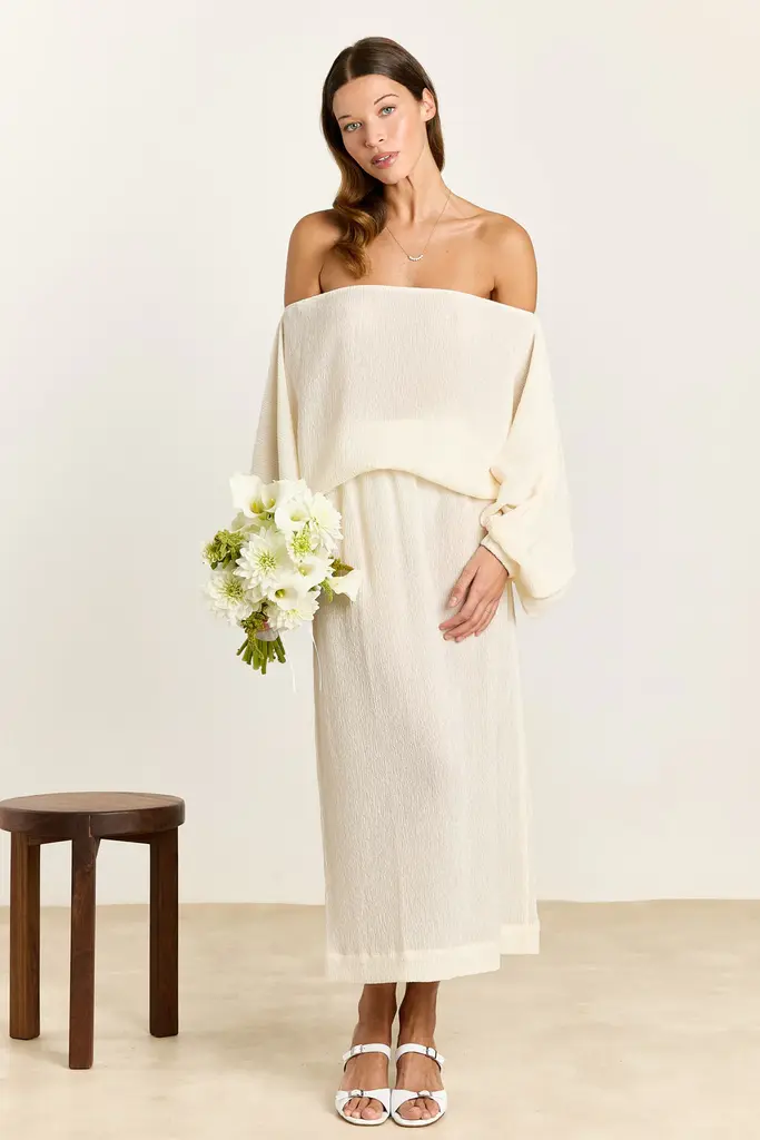 Studio Clique An off shoulder top - Off white