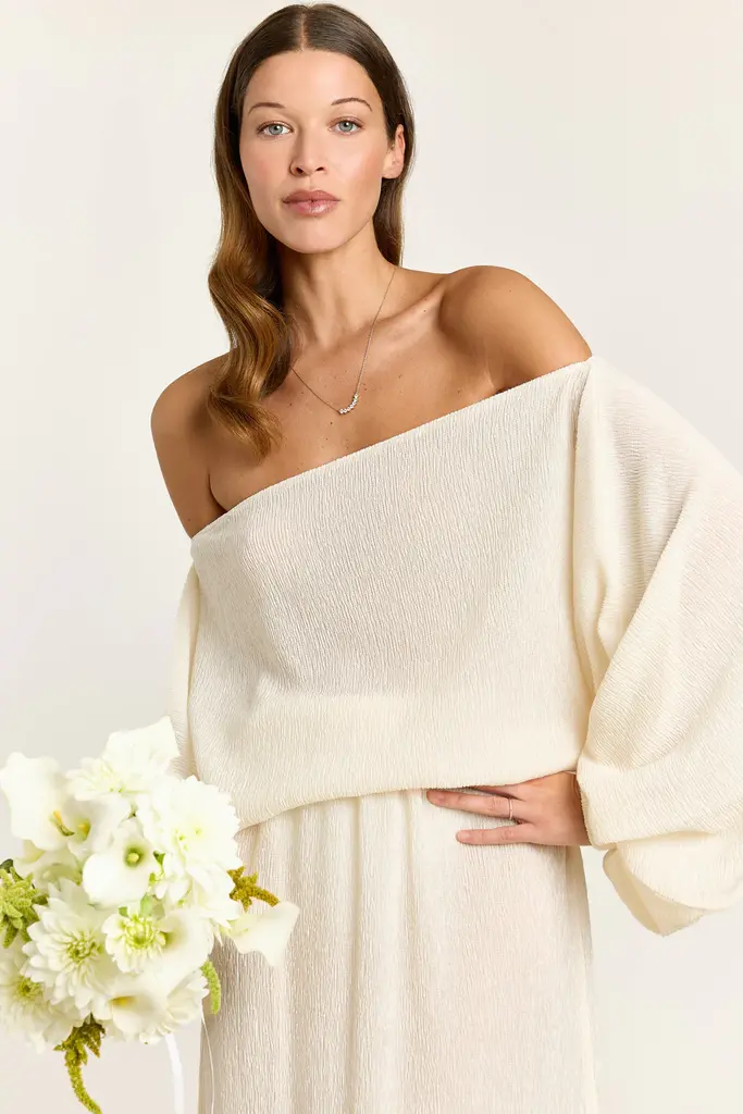 Studio Clique An off shoulder top - Off white