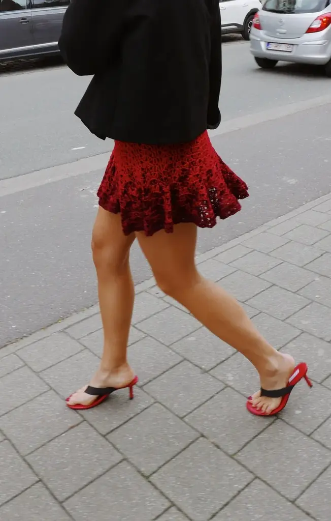 Meadow Flowy Mini Skirt - Red
