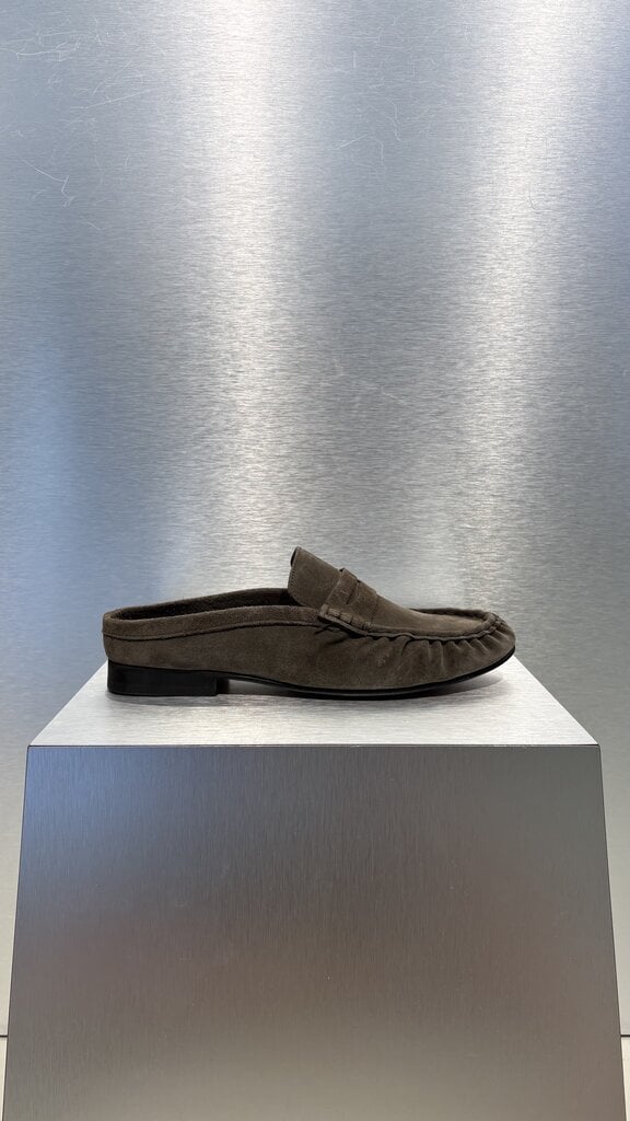 Posa Penny Loafer Wrinkle Mule Suede - Drizzle