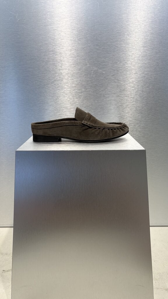 Posa Penny Loafer Wrinkle Mule Suede - Drizzle