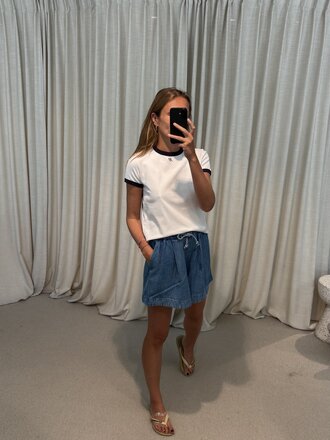 NOTED Donni T-shirt - White/Dark Blue