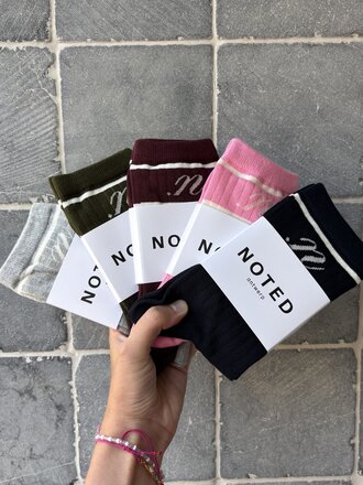 NOTED Logo Socks - Pink