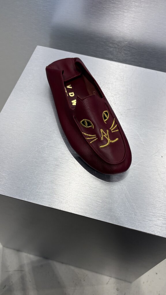 AVDW Catty Loafer - Burgundy/Gold