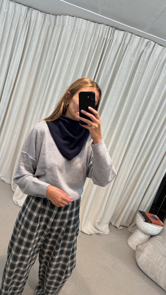 Oti Triangle Merino Scarf - Navy