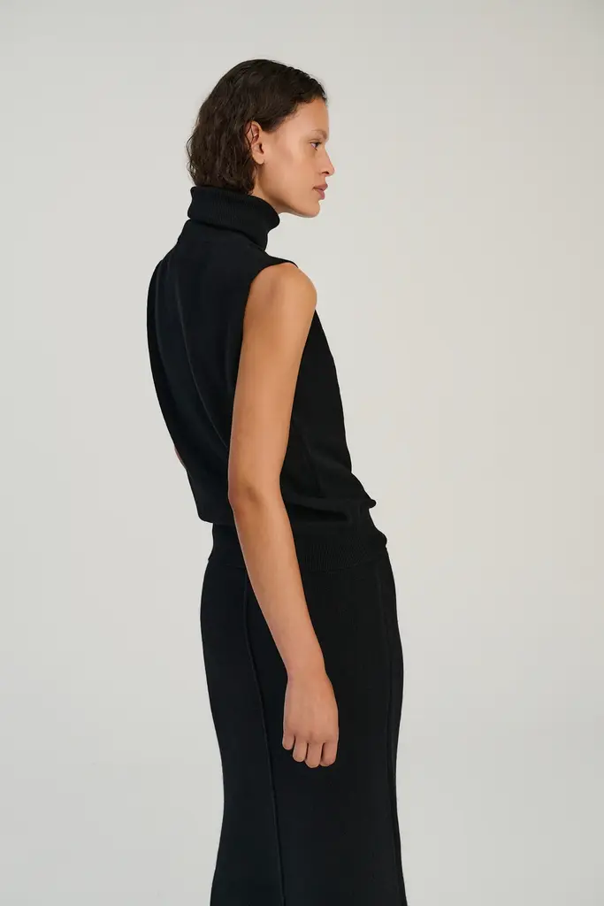 Rhea Knitted Sleeveless Turtleneck - Black