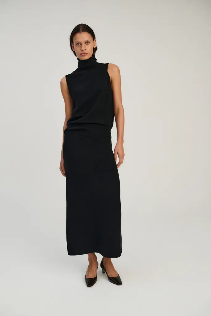 Rhea Knitted Sleeveless Turtleneck - Black