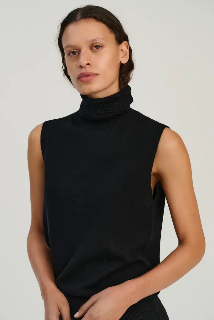 Rhea Knitted Sleeveless Turtleneck - Black
