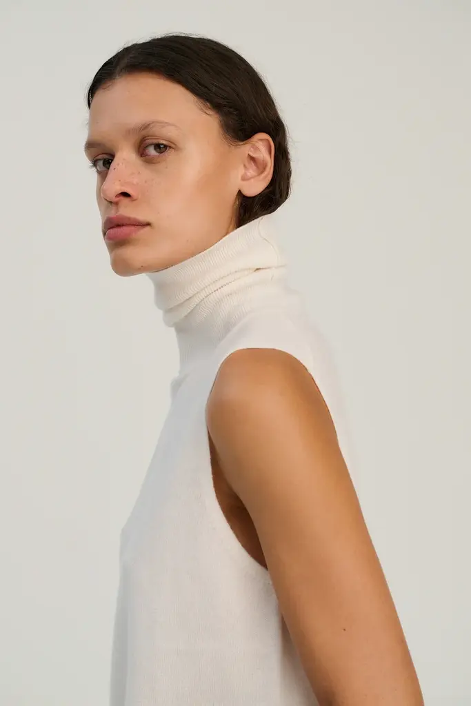 Rhea Knitted Sleeveless Turtleneck - Off White