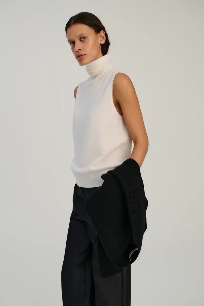 Rhea Knitted Sleeveless Turtleneck - Off White