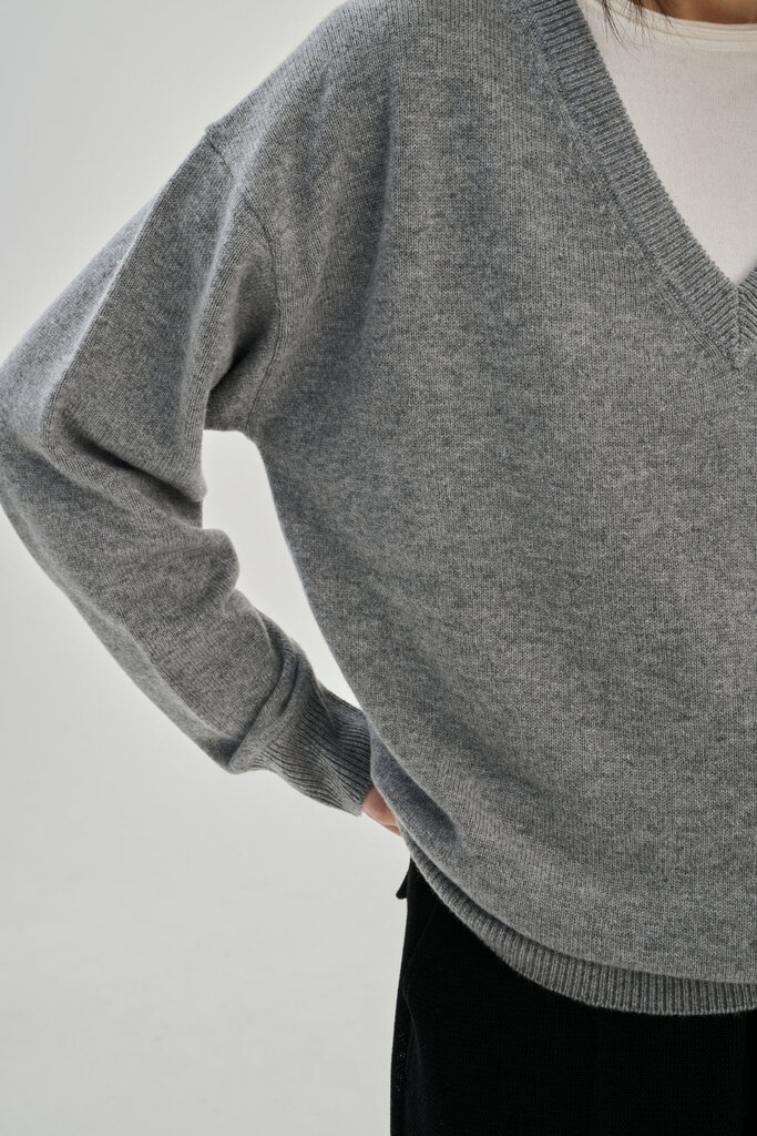 Rhea Knitted V-neck - Mid Grey