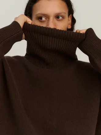 Rhea Knitted Heavy Turtle - Dark Brown